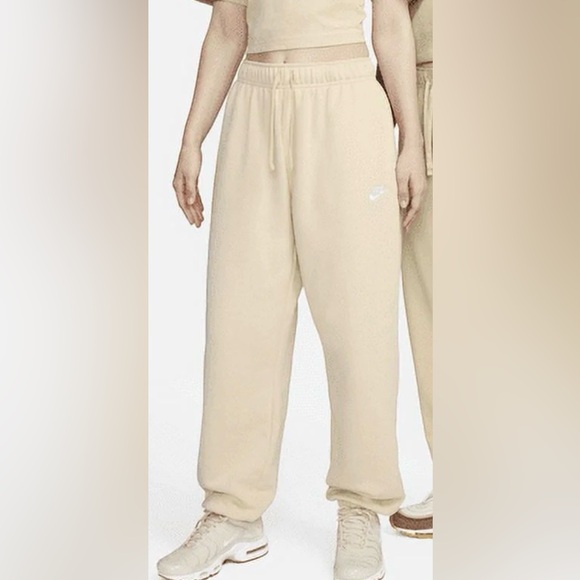 Nike Pants - Nike Women's XL Mid Rise Oversized fit NWT